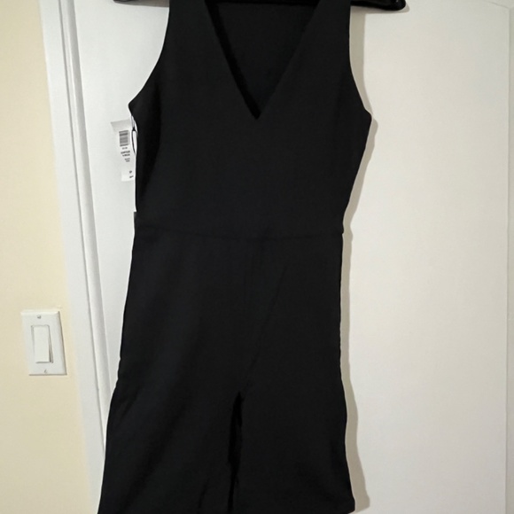 aritzia babaton vneck romper - Picture 2 of 4